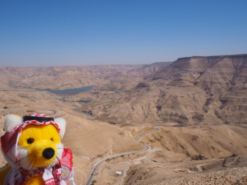 Der Staudamm im Wadi Al-Mujeb